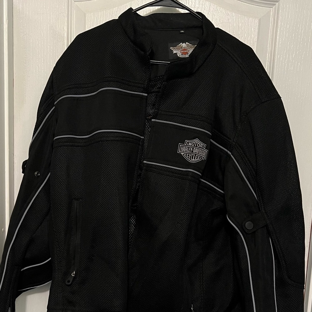 Men Harely Davidson Hydration Jacket Size 2XL.